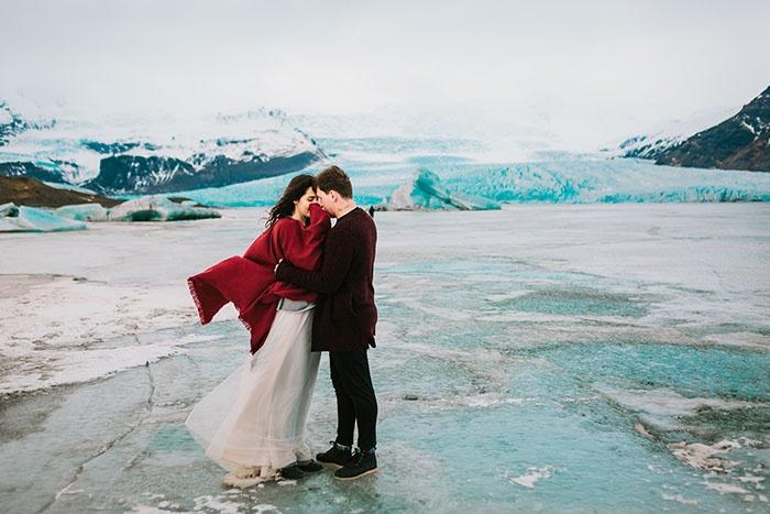 Happy newlyweds kissing, Glacier Lagoon, bordering Vatnajökull National Park, southeastern Iceland